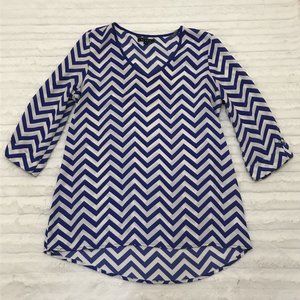 Kiara Womens Chevron Blouse Top Size Small S Blue and White V-Neck Shirt
